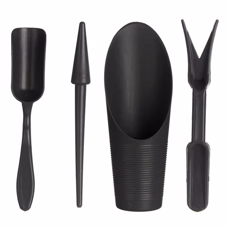 Set per la manutenzione del giardino: pala, rastrello, spargitore manuale