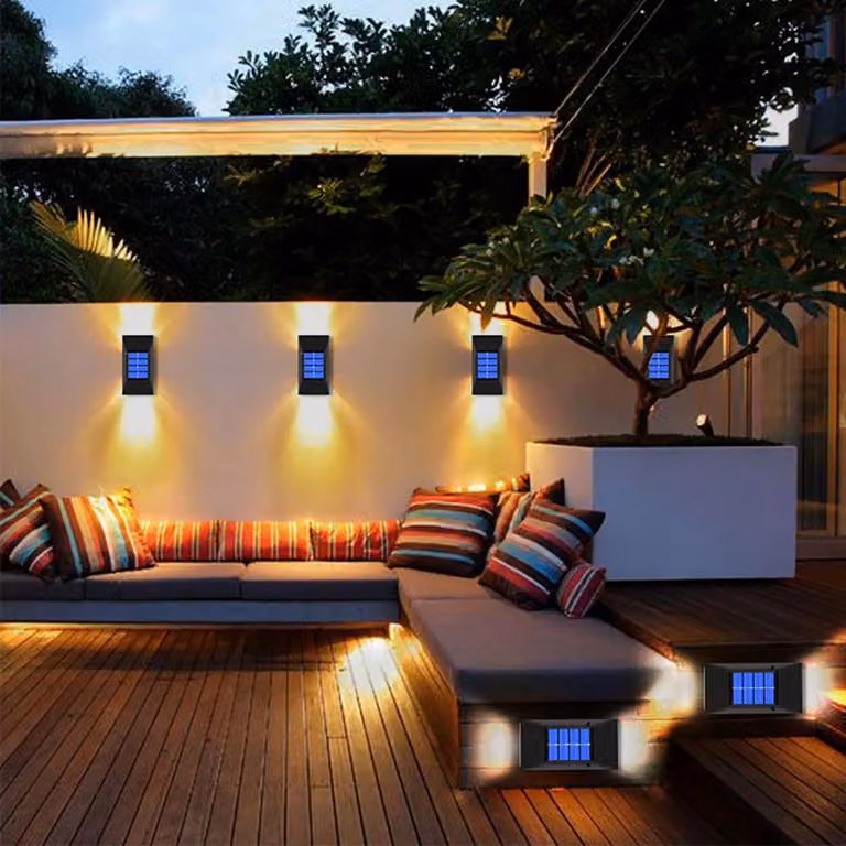 Lampada da parete solare a LED, set da 2, grado di protezione IP65, luce bianca calda, modello E0272