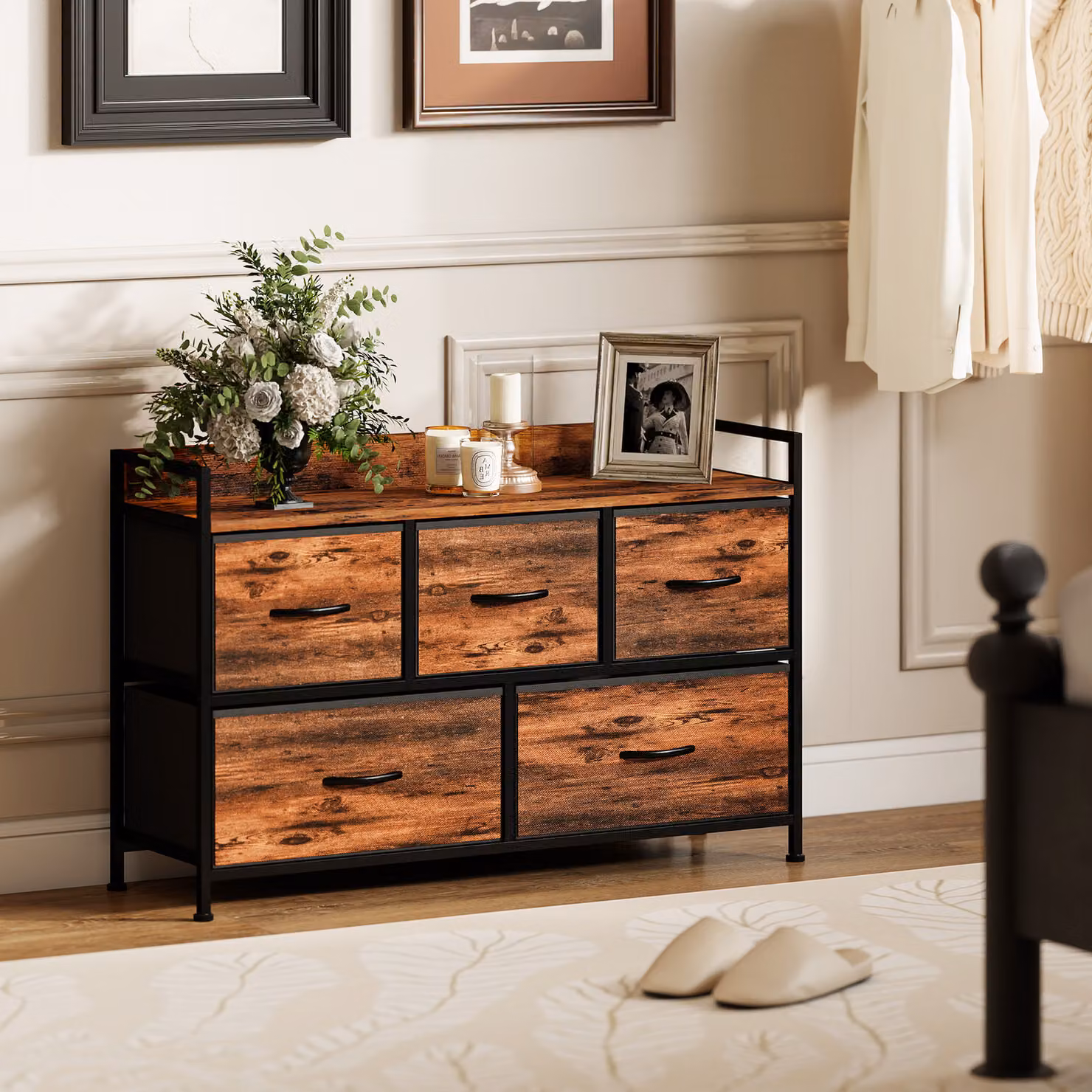 Cassettiera HOMCOM con 5 cassetti in tessuto pieghevoli, struttura e piano in acciaio, marrone rustico, L: 98 cm, P: 29 cm, H: 63 cm – 2