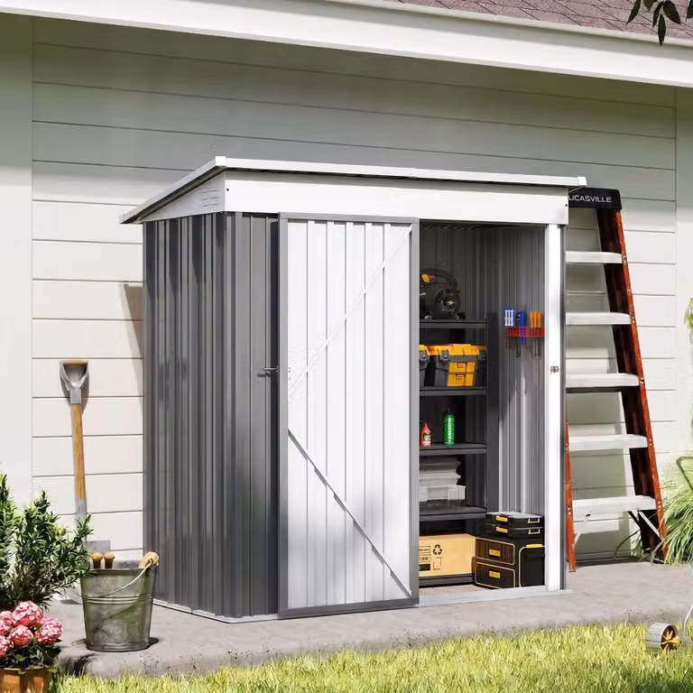 Edificio tecnico in metallo con tetto a falda, dimensioni 162x86x182 cm, colore grigio, con porta