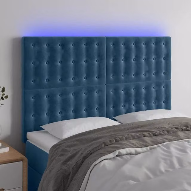 Testiera con LED Design Mania in Velluto Blu Scuro con Porte di Ricarica USB L: 144 cm, P: 5 cm, H: 118/128 cm