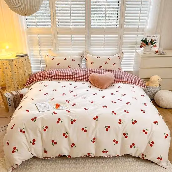 Ibenzoa® Set di lenzuola per culla 135x200 cm – Motivo ciliegie, reversibile, in microfibra, include federa 80x80 cm,  Oeko-Tex Standard 100, con cerniera