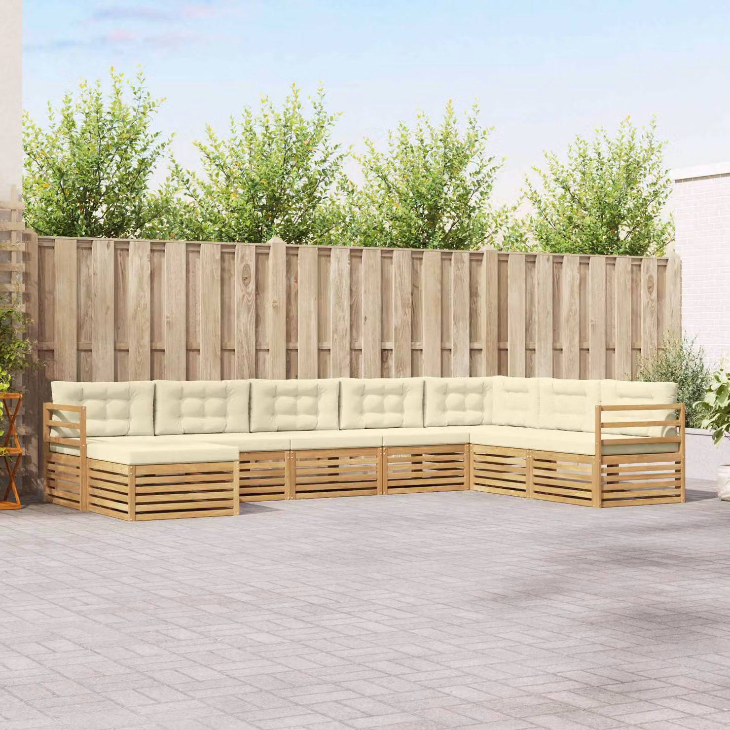 Set di divani da esterno vidaXL a forma di L composto da 8 pezzi in legno di acacia con cuscini bianchi e beige per giardino e terrazza