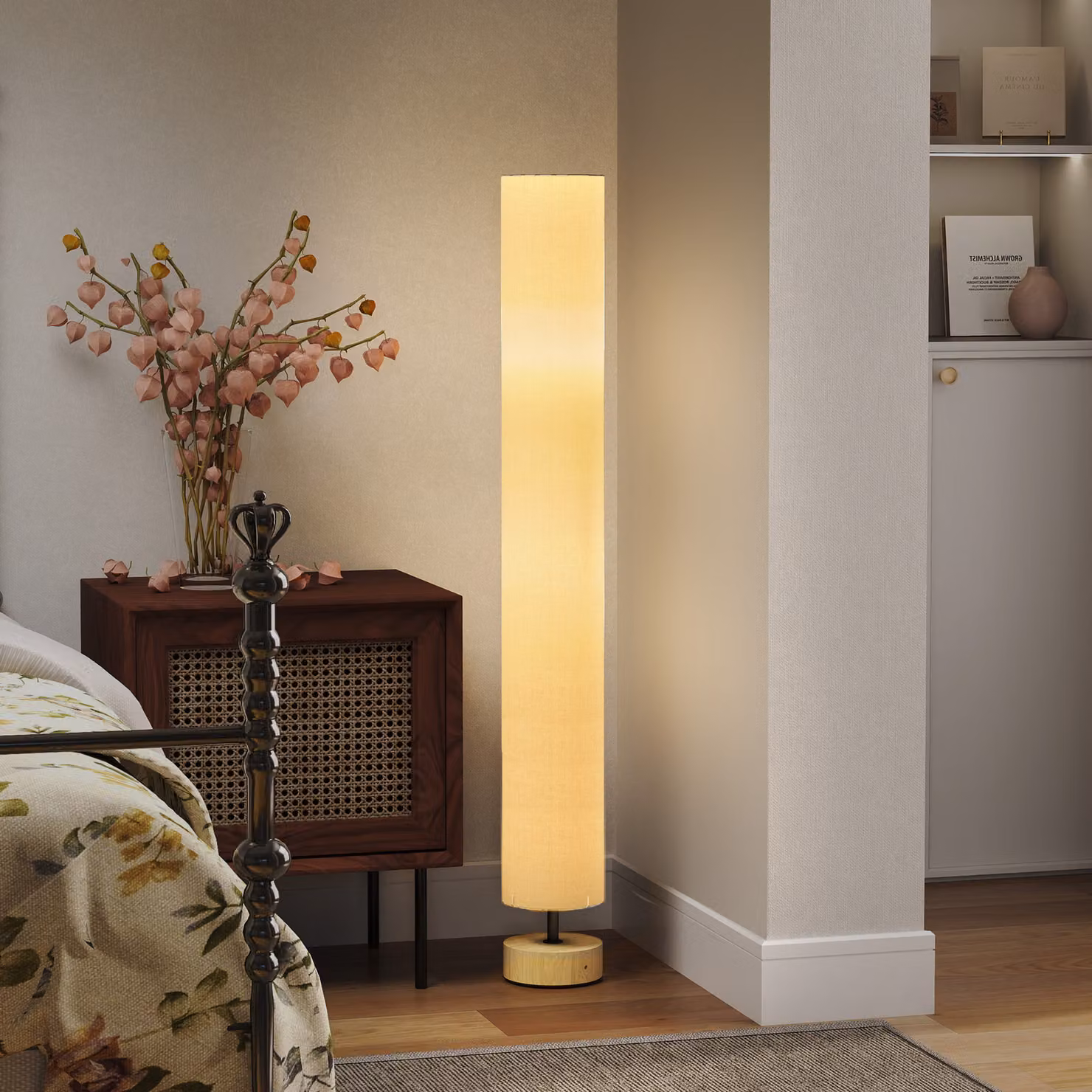 Lampada da terra moderna HOMCOM con paralume cilindrico in tessuto beige e base in legno con interruttore a pedale – 2