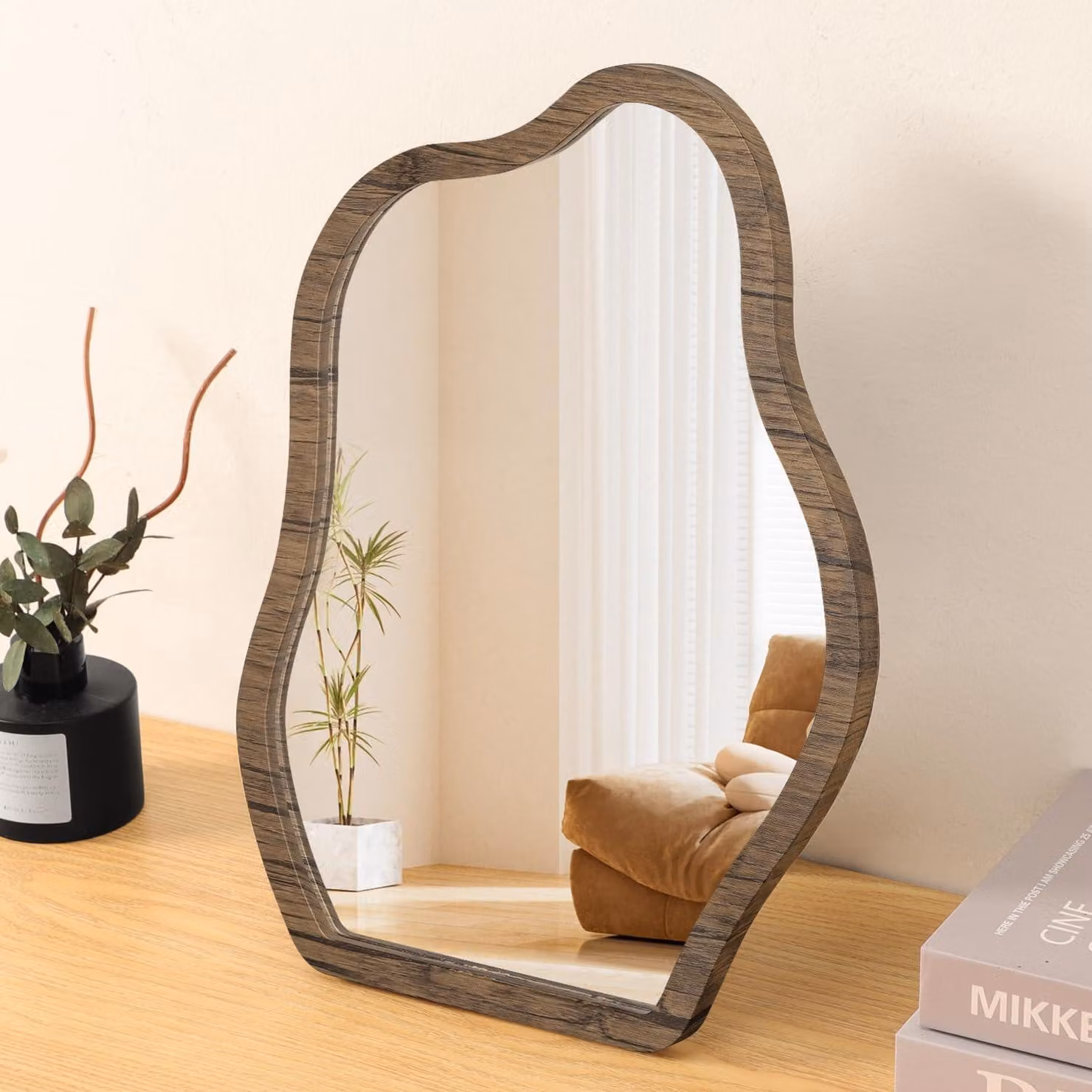 Specchio da trucco irregolare, in legno marrone, ideale per la camera da letto