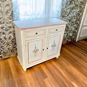 Credenza napoletana in legno bianco anticato decorata filo rosa