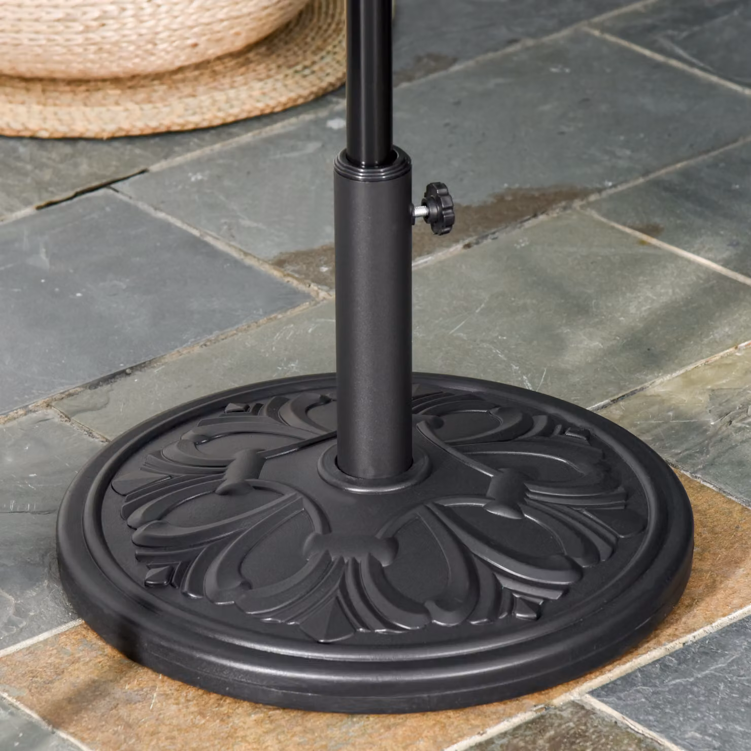 Base per ombrellone rotonda Outsunny in plastica nera con disegno floreale, peso 13 kg – 2