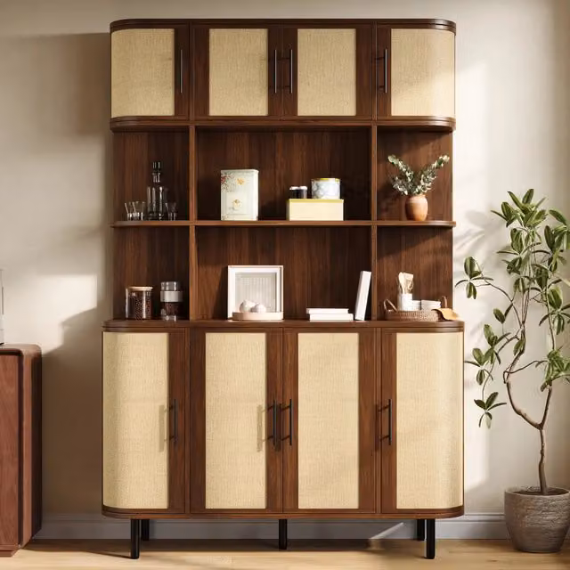 Armadio alto e credenza con ante in rattan, corpo in MDF, 8 porte, maniglie nere, piedi in ferro, design moderno