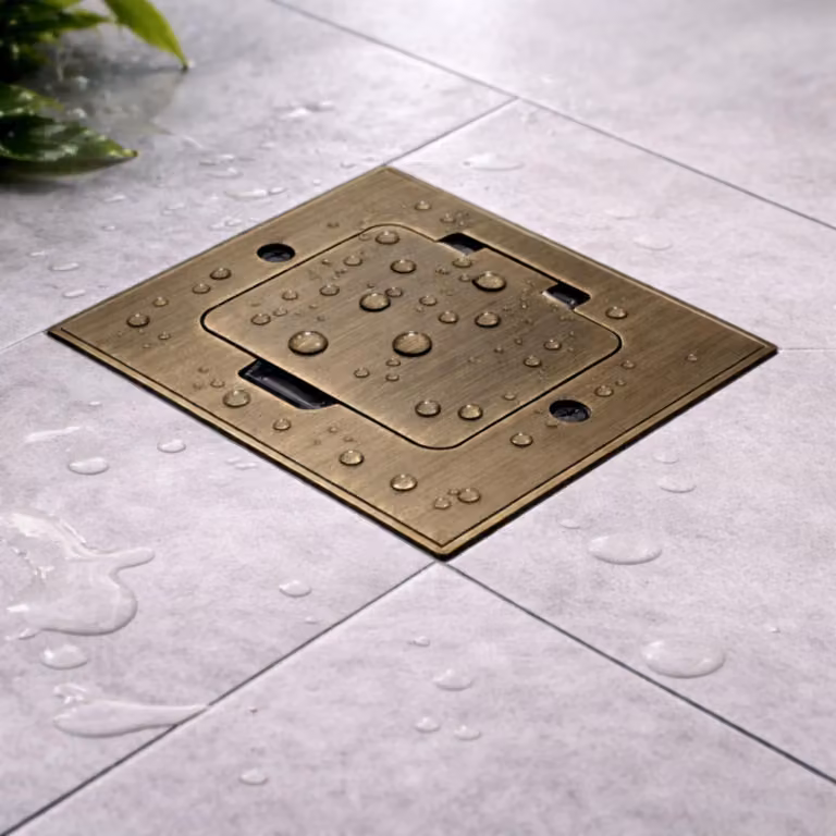 Presa a incasso metallica IP44 con coperchio a battente, serie AP-1, finitura ottone spazzolato