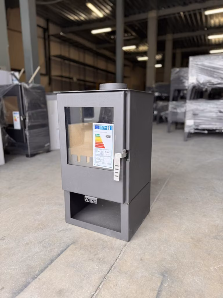 Stufa a legna Verso 2 - Stufa a legna compatta ed efficiente con una potenza di 5 kW
