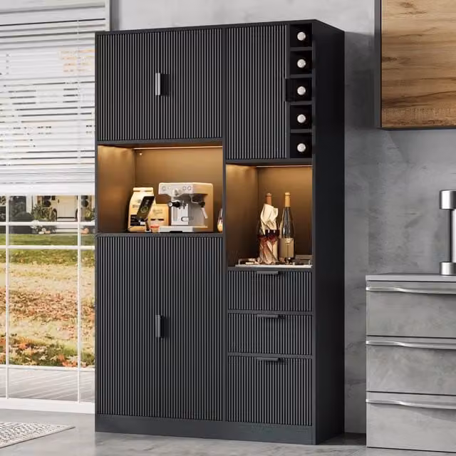 Credenza da cucina con LED; prese e portabottiglie; 105x40x180 cm; nera