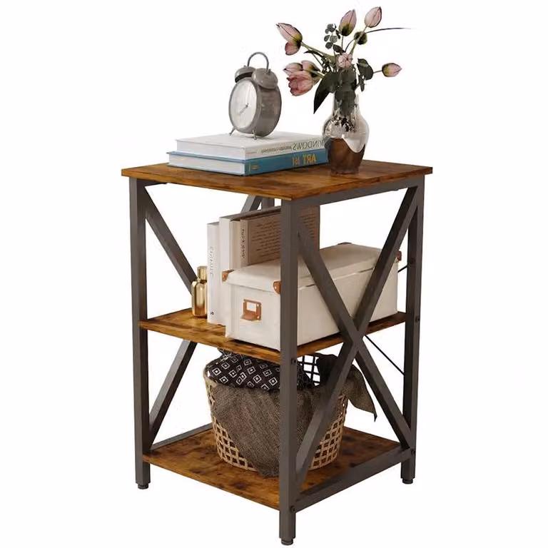 Elegante tavolino di legno rustico retrò