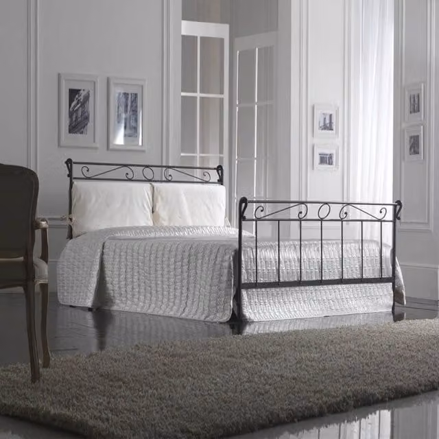 Letto matrimoniale in metallo LEONARDO nero con pediera L/P/H: 170 x 218 x 118 cm