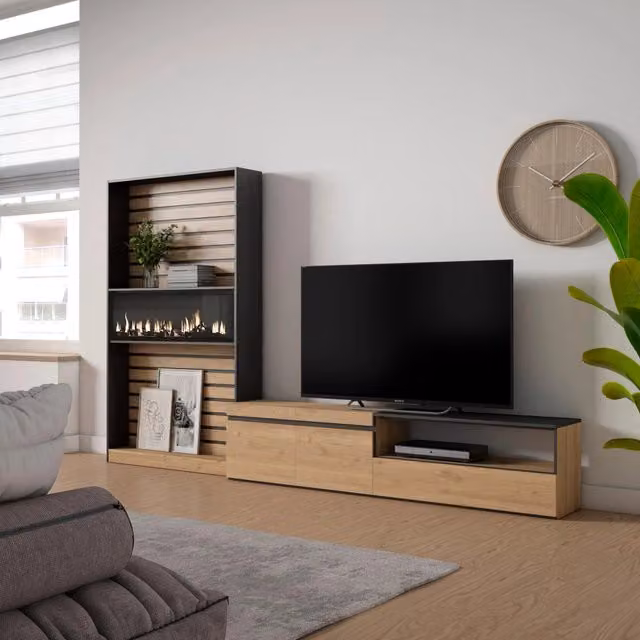 Mobile TV da soggiorno SKRAUT HOME con camino elettrico per TV fino a 80 pollici, colore Rovere e nero, L: 310 cm, P: 35 cm, H: 186 cm