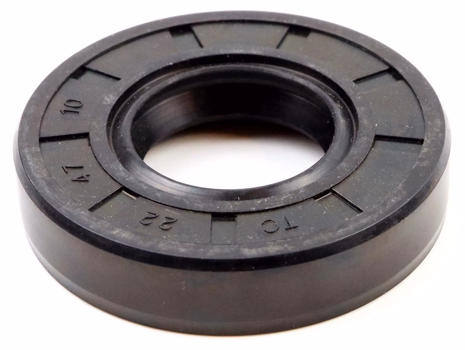 Guarnizione radiale a labbro singolo, 22x47x10 mm, in NBR, grado 70, conforme alle norme DIN 3760 e ISO 6194