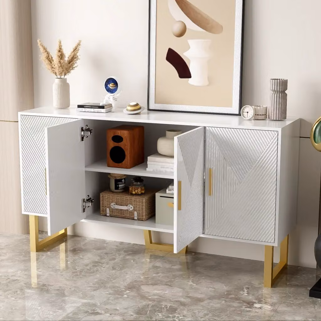 Credenza Moderna in MDF con 4 Ante e Ripiani Regolabili, Frontali Geometrici Lucidi Bianchi e Oro, L 150 x P 40 x H 82 cm – 2