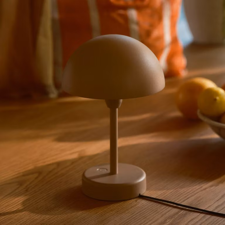 Nordlux Lampada da tavolo LED ricaricabile Ellen To-Go, marrone, alluminio dimmerabile, Marrone / Ruggine, Soggiorno / Sala da pranzo, Alluminio, Scandinavo