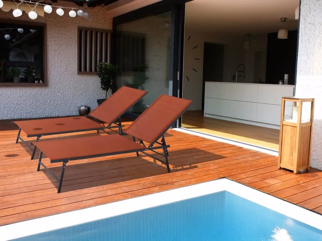 Set di 2 lettini prendisole Habitat Sublima in metallo color terracotta con tessuto Textilene e poggiatesta regolabile L/P/H: 180 x 54 x 104 cm – 2