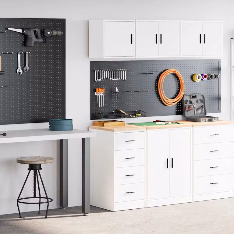 Set di 2 Armadi da Garage vidaXL Bianchi in Legno di Pino e MDF con Ante a Battente e Ripiani Interni