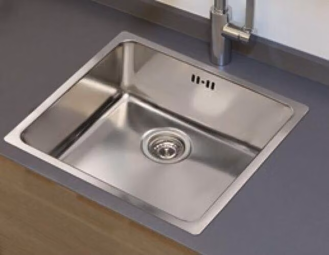 Lavello da cucina, con un solo vano, in acciaio inossidabile satinato.