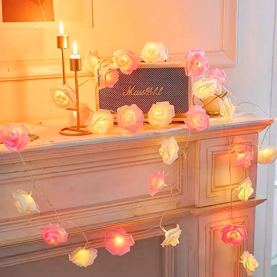 Catena luminosa a forma di fiori, 3 metri, 20 LED, alimentata a batteria, con timer, color rosa