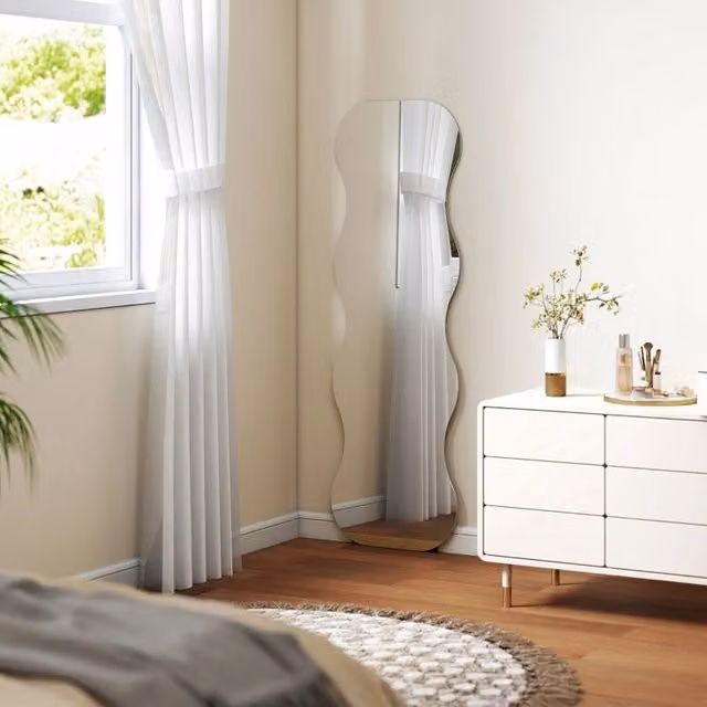 Specchio da terra WISHDOR con design ondulato moderno, colore nero, H: 160 cm, L: 50 cm