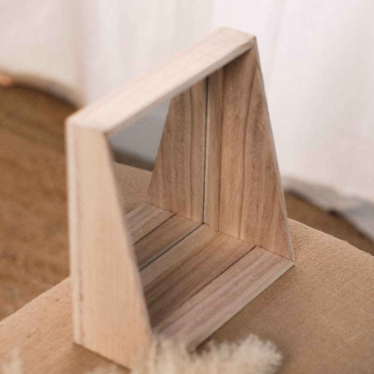 Specchio cosmetico con cornice in legno, 32 x 26 cm