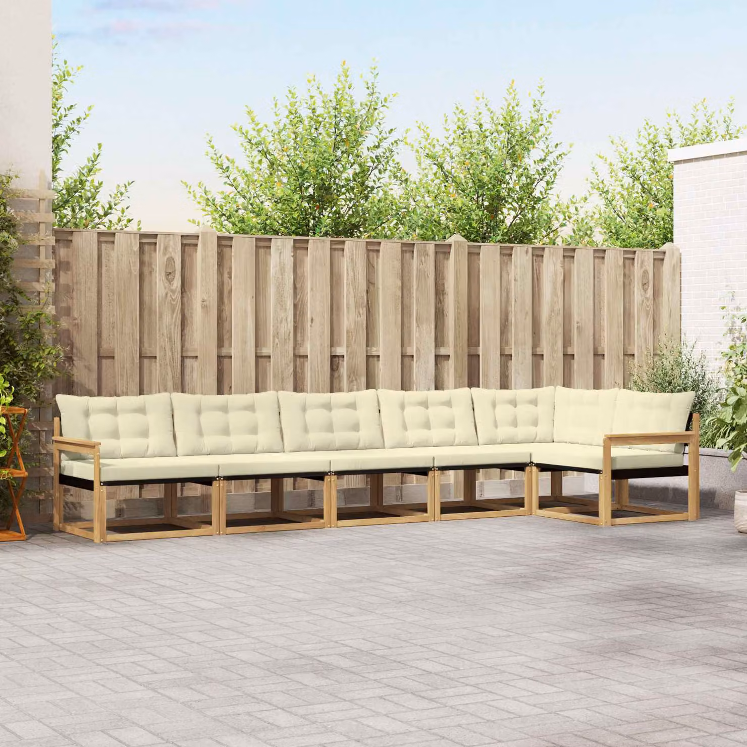 Set di divani da esterno vidaXL a forma di L composto da 6 pezzi in legno di acacia con cuscini bianchi e beige per giardino e terrazza