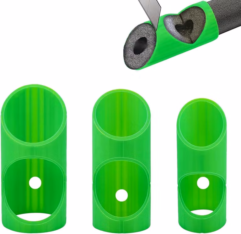 Set di 3 utensili, tra cui un tagliatubi in schiuma con guida, ideale per tubi isolanti in schiuma, e un accessorio per facilitare il taglio