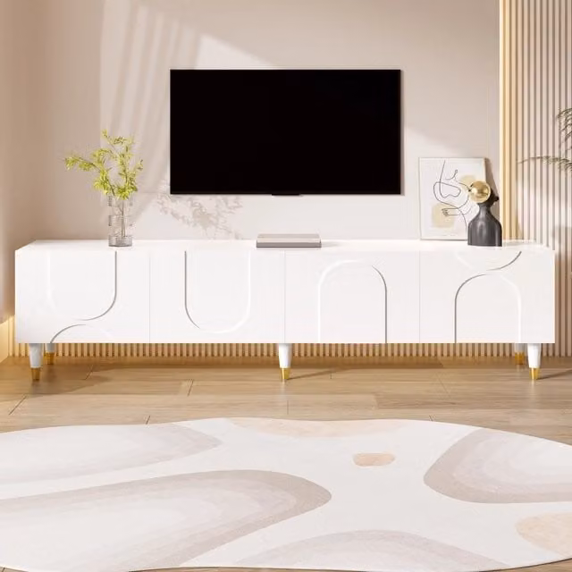 Mobile TV a quattro ante con rilievo ad arco asimmetrico; passacavi e gambe in legno bianco 180 × 40 × 50 cm