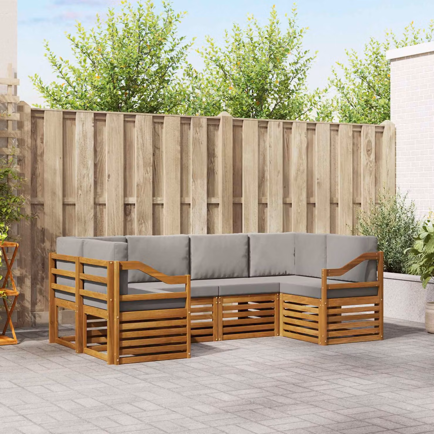 Set di divani da esterno vidaXL a forma di L composto da 6 pezzi in legno di acacia con cuscini in tessuto grigio e marrone