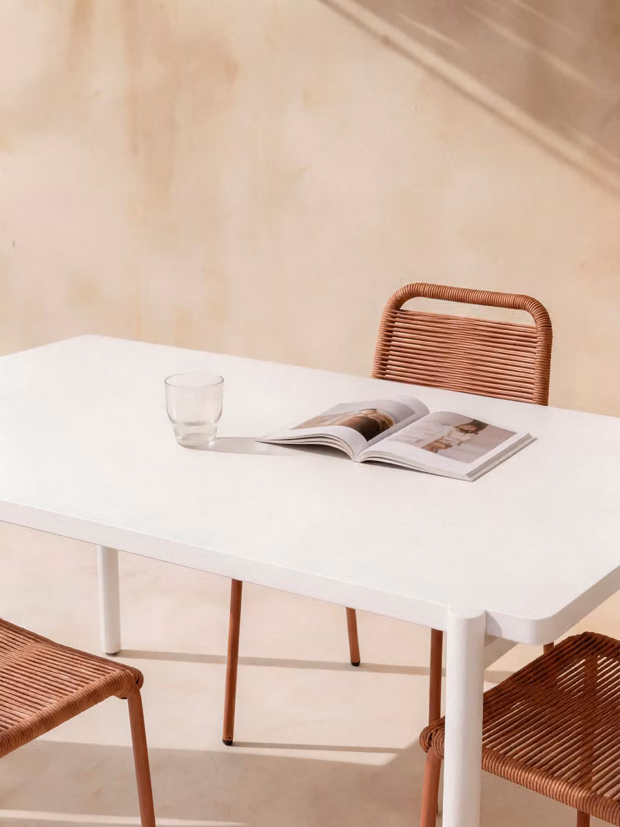 Tavolo da giardino rettangolare Elsa Kenay Home in cemento grigio e bianco – 2