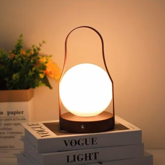 Lampada da scrivania triangolare, portatile, dimmerabile e ricaricabile, con controllo touch, lampada da comodino con 3 livelli di intensità, lampada LED per camera da letto e soggiorno