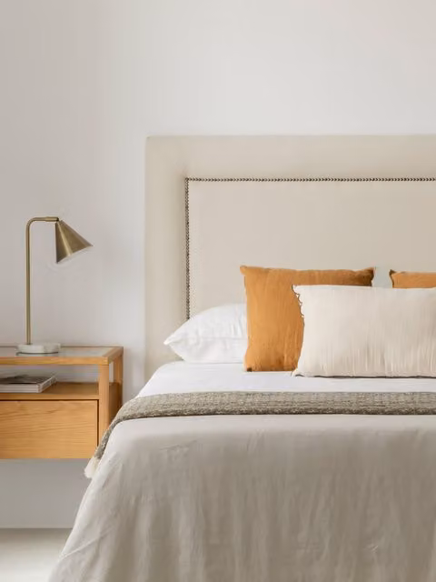 Testiera imbottita Soho Kenay Home beige con stile vintage per camera da letto, H: 165 cm, L: 160 cm