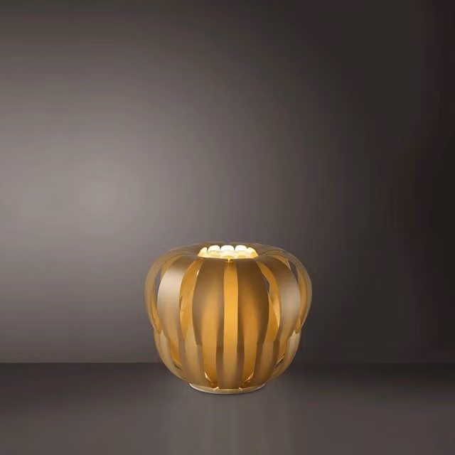 Lampada da scrivania moderna Queen Polilux Linea Zero colore oro/ottone con attacco E27, diametro 42 cm