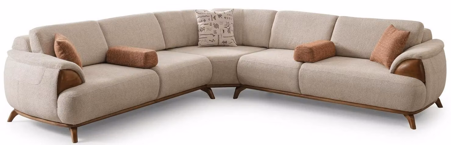 Divano angolare beige, stile moderno, gambe in legno, braccioli imbottiti, modulare
