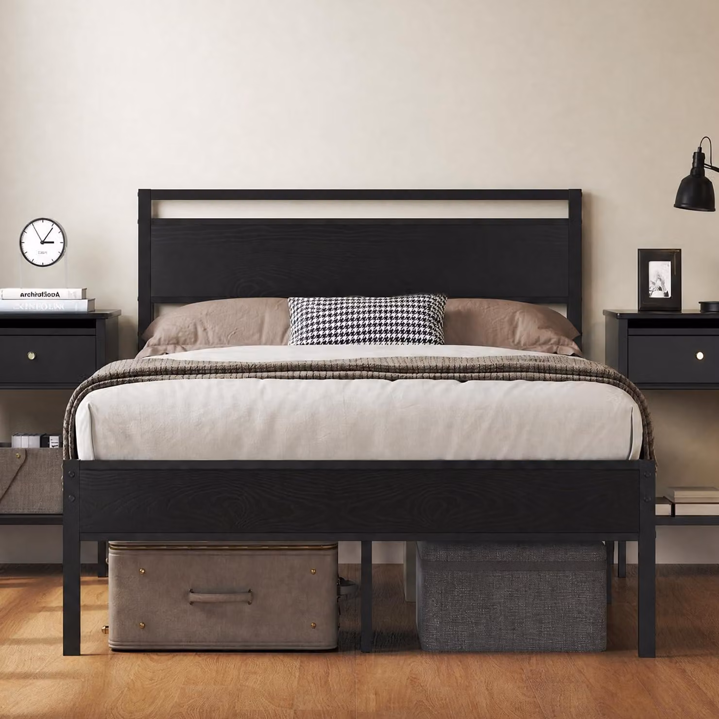 Letto 120x200 cm, struttura in metallo con rete a doghe, colore nero, capacità di carico: 590 kg