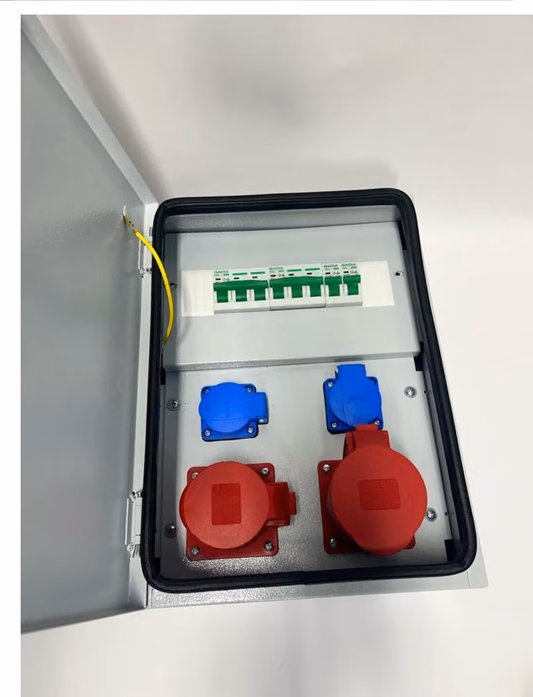 Distributore di corrente da parete in metallo IP54, CEE 32 A, 16 A, 2x230 V con LS 94V-3