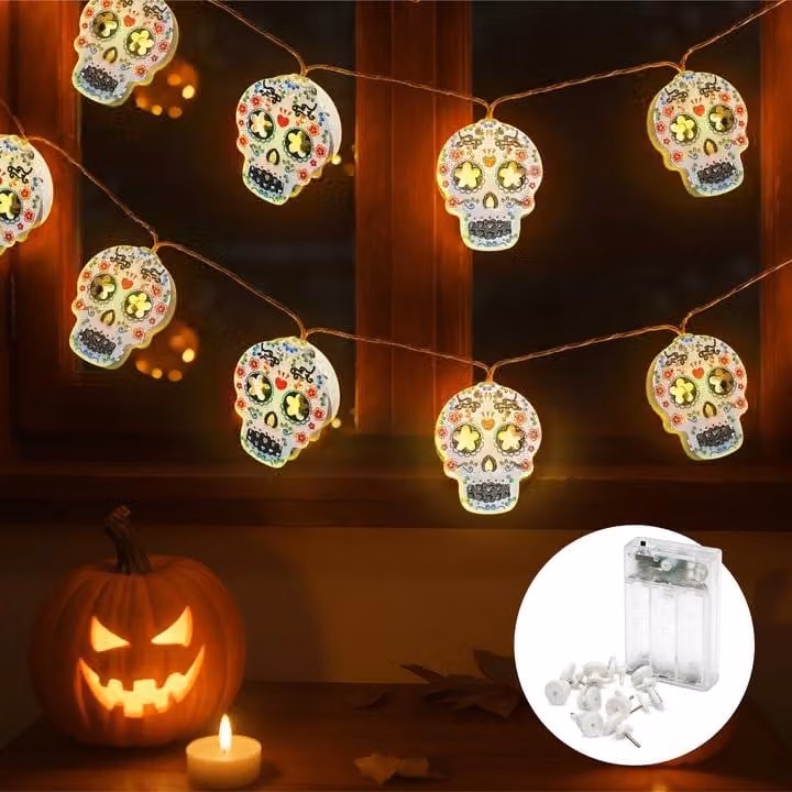 Catena luminosa a tema Halloween, 5 metri, 20 LED a forma di teschio, luce bianco caldo, con timer