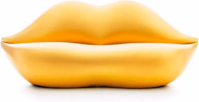 Divano Boccadoro Gufram con rivestimento in tessuto rimovibile, disponibile nei colori rosso, oro e giallo