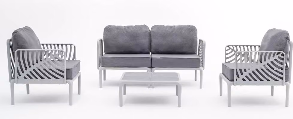 Set da giardino con divano a 2 posti, 2 poltrone e tavolo con piano in vetro temperato - Struttura in resina con fibra di vetro, cuscini da 12 cm e design ispirato alla natura - KENZIA - Grigio chiaro/grigio scuro