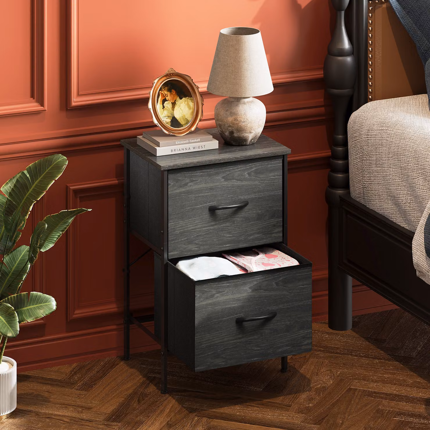 Comodino Aosom con 2 cassetti in tessuto e piano in legno impermeabile, Nero, L: 39,8 cm, P: 29,8 cm, H: 63,1 cm – 2