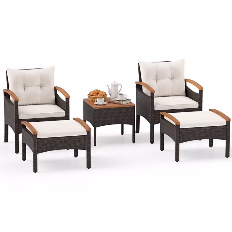 Set di mobili da giardino in polyrattan COSTWAY, 5 pezzi. Set da balcone comprensivo di 2 sedie con poggiapiedi, tavolo e cuscini, piano del tavolo e braccioli in legno di acacia, gruppo sedute bianco