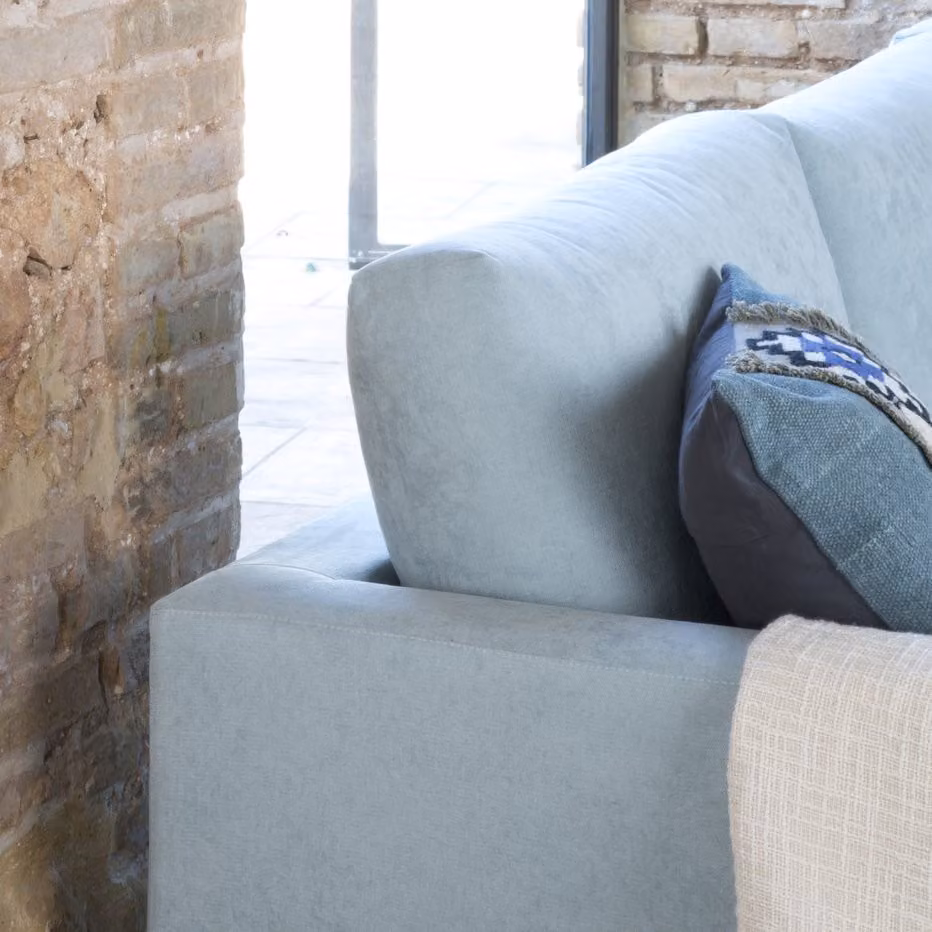 Sofà lettino angolare Banak Milú a 3 posti, modello destro, rivestimento in tessuto blu con cuscini inclusi e coperture rimovibili – 2