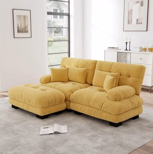 Divano modulare in chenille giallo con ottomane mobili e cuscini decorativi
