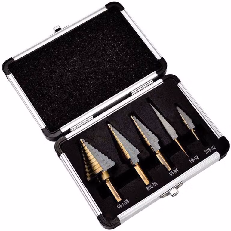 Set da 5 pezzi di punte da trapano a gradoni, sistema britannico, realizzate in acciaio HSS con rivestimento in titanio e gambo triangolare
