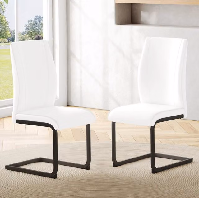 Set di 2 sedie da pranzo MODFU in similpelle bianca con gambe in metallo nero e base a sbalzo, design moderno per cucina e soggiorno