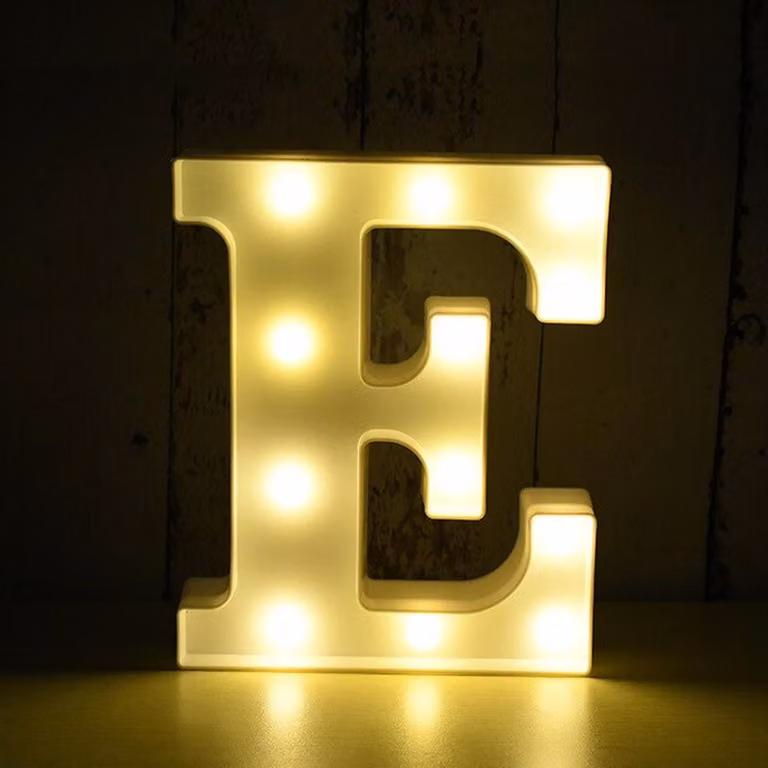 Lettera 3D illuminata a LED, lettera E da 22 cm