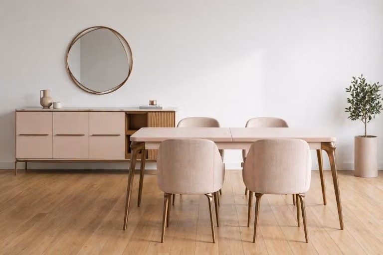 Elegante set da pranzo composto da un tavolo moderno e quattro sedie di design