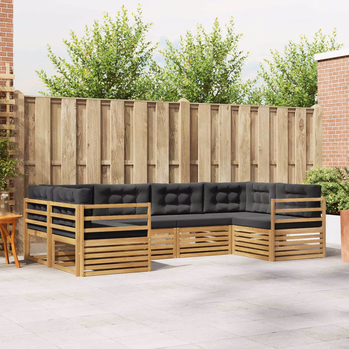 Set di divani da esterno vidaXL a forma di L composto da 6 pezzi in legno di acacia trattato con cuscini bianchi e antracite in poliestere resistente ai raggi UV